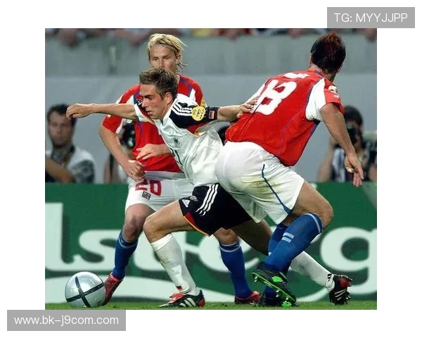 围绕刘倩足球水平深度解析其竞技表现与未来成长潜力探讨空间展望 围绕刘倩足球水平深度解析其竞技表现与未来成长潜力探讨空间展望